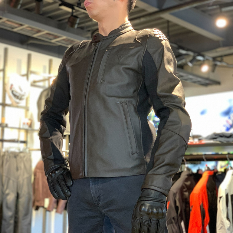 独自のスタイルを貫く「ISTRICE LEATHER JACKET」のご紹介